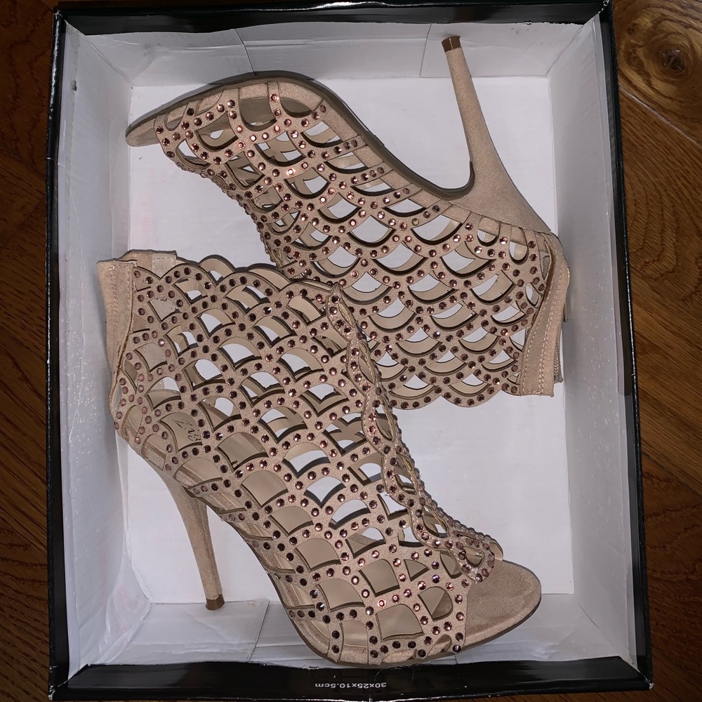SIZE 8 dazzling nude heels! Limited time offer ❗️